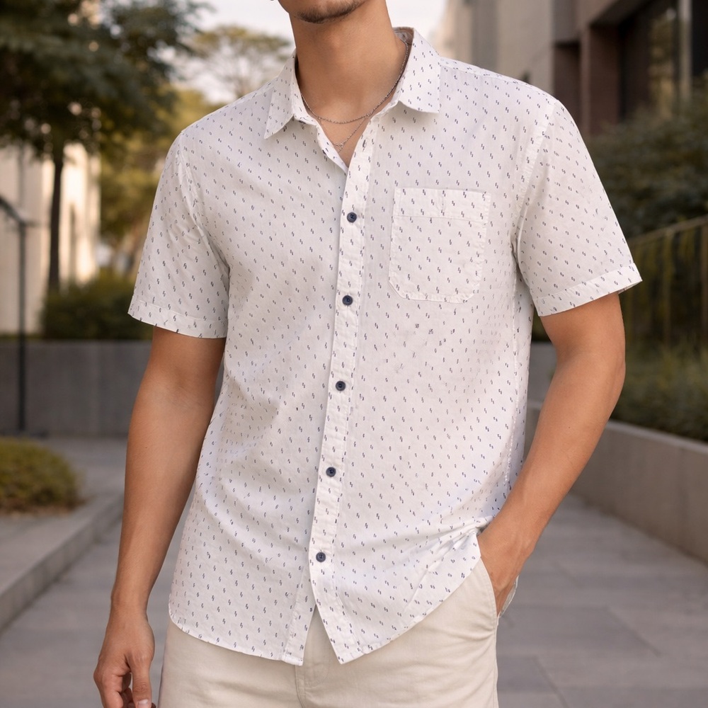 Voyager Men’s White Short-Sleeve Button-Down Shirt with Micro Navy Print Size M